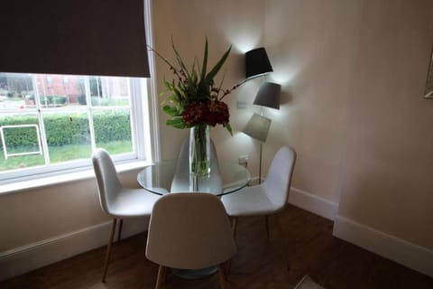 Sterling House @ Short Stays Apartment in Basingstoke