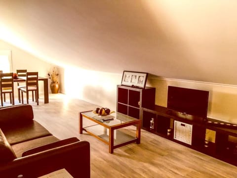 3 bedrooms house with shared pool enclosed garden and wifi at Atalaia 3 km away from the beach Maison in Lisbon District