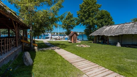 Property building, Spring, Natural landscape, Activities, Garden, Beach, Garden view, Lake view