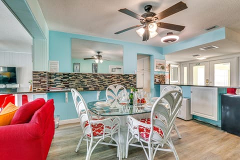 Waterfront Getaway with Pool and Dock - Walk to Beach! Maison in Indian Rocks Beach