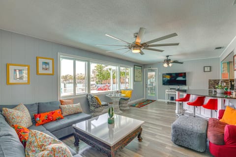 Waterfront Getaway with Pool and Dock - Walk to Beach! Maison in Indian Rocks Beach