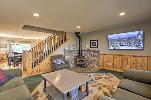 Quiet Chalet with Big Views - Walk to Tahoe Skiing! House in Truckee
