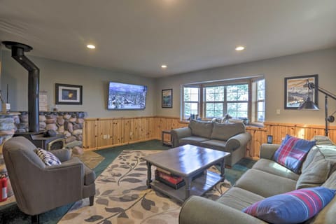 Quiet Chalet with Big Views - Walk to Tahoe Skiing! House in Truckee