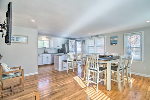 Spacious East Falmouth House - Walk to Great Pond! House in Falmouth