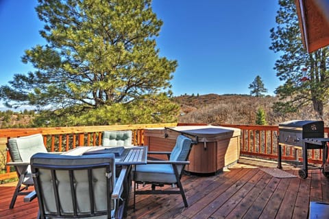 Pagosa Springs Escape with Deck, Hot Tub and Grill! Apartment in Colorado