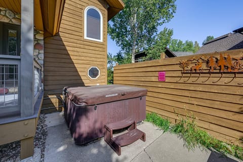 Duplex in Quiet Family Neighborhood 1 Mi to Skiing House in Steamboat Springs