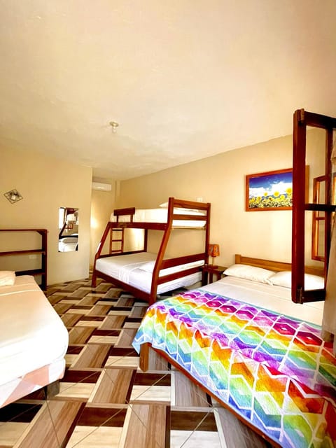 Hostal Laurita Beach Bed and Breakfast in Montanita