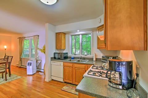 Private Guest House in Dtwn Lenox, Walk to Dining! House in Lenox