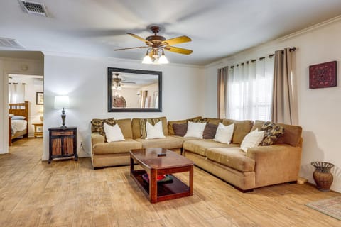 Charming Lake Retreat with Patio and Boat Parking! House in Canyon Lake