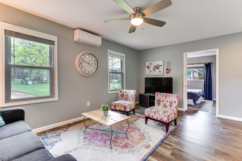 12 Mi to Dtwn Austin Guest Cottage with Pool Access House in Austin