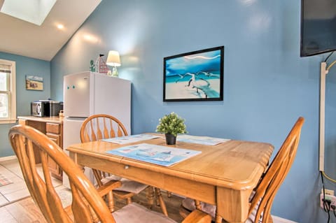 Cozy Condo with Private Deck, Walk to Beach and Dining Condo in South Yarmouth