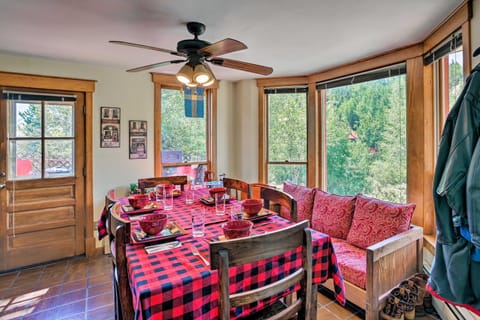 Cozy Home with Deck and Mountain Views, Walk to Casinos Casa in Central City