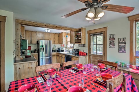 Cozy Home with Deck and Mountain Views, Walk to Casinos Haus in Central City
