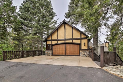 Luxe Lake Arrowhead Home with Deck, 3 Mi to Village! House in Lake Arrowhead