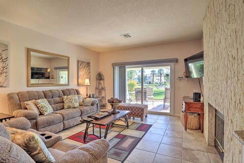 Palm Desert Country Club Home with Patio and Grill! Condo in Palm Desert