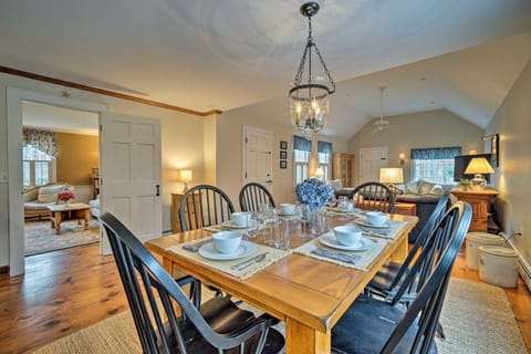 Upscale Orleans Home with Deck, 1 Mi to Nauset Beach Maison in Orleans