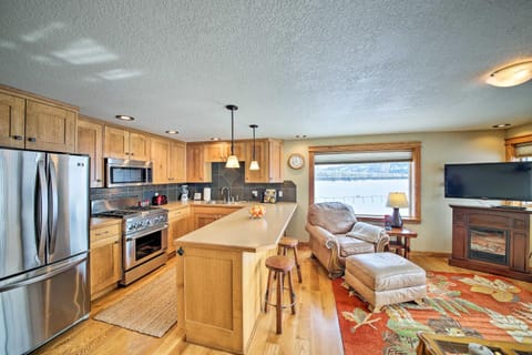 Lake Pend Oreille Condo with Porch and Mountain View! Condo in Sandpoint