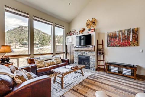 Newly Built Estes Park Townhome, 2 Miles to RMNP! House in Estes Park