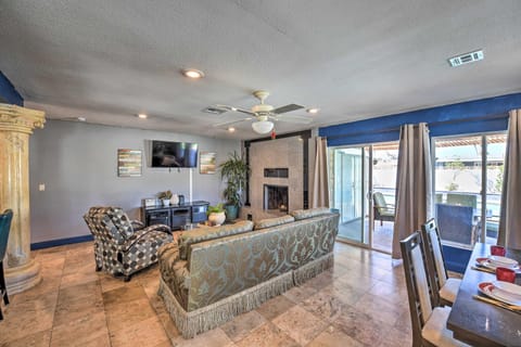 Elegant Home with Pool Table 3 Miles to The Strip! Casa in Las Vegas