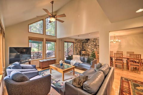 Truckee Golf Course Home with Hot Tub and Spacious Deck House in Truckee