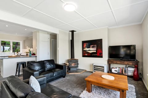 Great Tasman Outlook - Nelson Holiday Home House in Nelson
