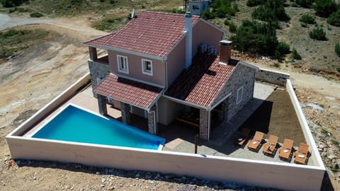 Swimming pool, Location, children, Family