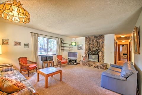 Quaint Pet-Friendly Cabin in South Lake Tahoe! House in South Lake Tahoe