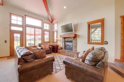 Grand Elk Golf Club On-Site Mtn-View Home with Deck House in Granby