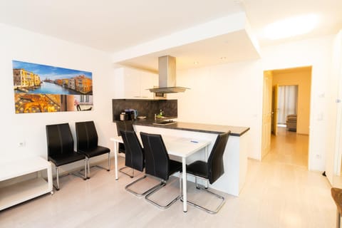 204 Paris 59m2 4-8 Pers extr Bedroom Apartment in Klagenfurt