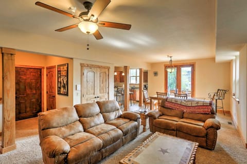Chic Pagosa Springs Condo with Porch - Walk to Shops Eigentumswohnung in Pagosa Springs
