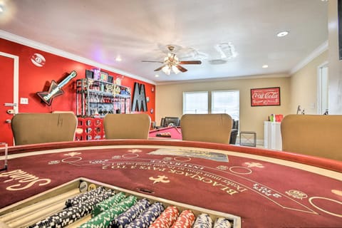 Major Manor New Orleans Home with Pool and Game Room House in Viavant-Venetian Isles
