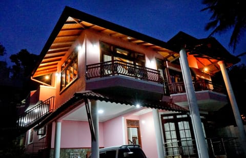 SUNSET HILLS Vacation rental in Kandy