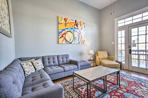 Uptown NOLA Apt on Magazine Street with Backyard! Apartment in New Orleans