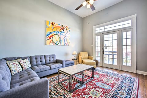 Uptown NOLA Apt on Magazine Street with Backyard! Apartment in New Orleans