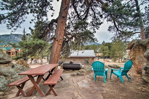 Charming Estes Park Cabin with 2 Private Patios! House in Estes Park