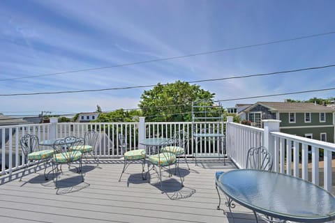 Splendid Provincetown Penthouse Apartment with Deck! Eigentumswohnung in Provincetown