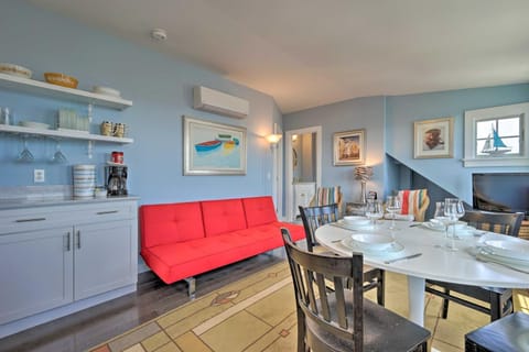Splendid Provincetown Penthouse Apartment with Deck! Eigentumswohnung in Provincetown
