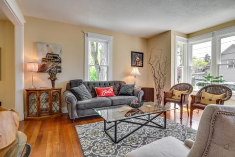 Historic Home Near Downtown Salem Walk to Capitol House in Salem