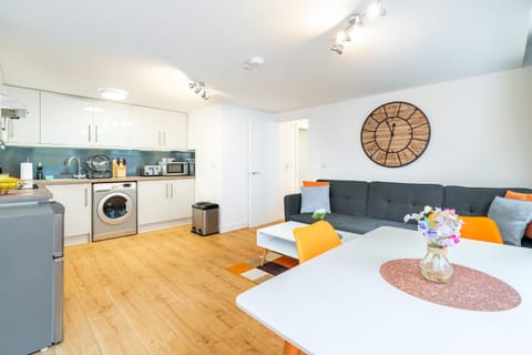 Central Apartment With 55” Smart TV+Netflix Condominio in Andover