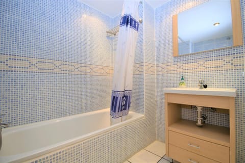 Shower, Toilet, Bathroom, Bath