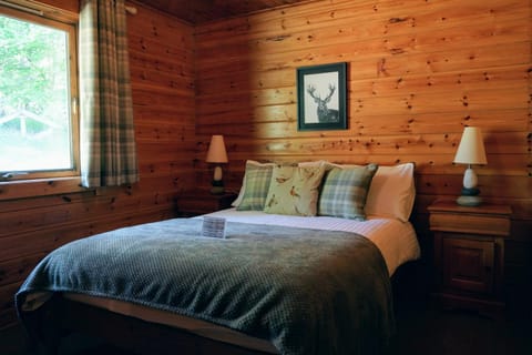 Cosy & compact Rowan Lodge no4 Nature lodge in Scotland