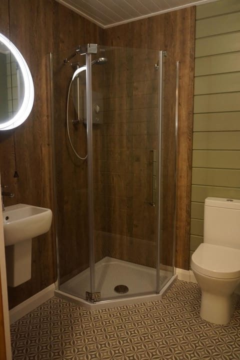 Cosy & compact Rowan Lodge no2 Nature lodge in Scotland