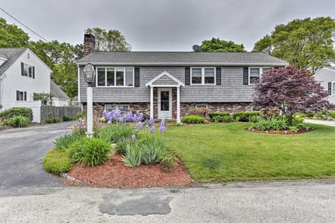 Charming East Falmouth Home Walk to Private Beach House in East Falmouth
