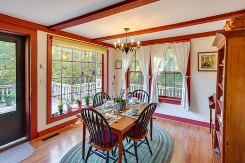 Tranquil 3 BR Stockbridge House with Private Deck! House in Stockbridge