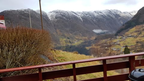 Balcony/Terrace, Mountain view