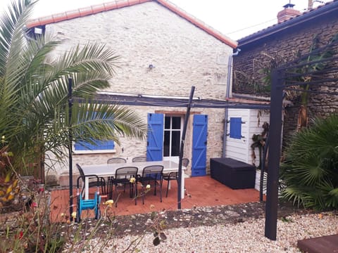 Patio, Facade/entrance, BBQ facilities, Garden