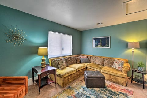 Vintage Las Vegas Oasis Less Than 3 Miles to the Strip! Casa in Las Vegas