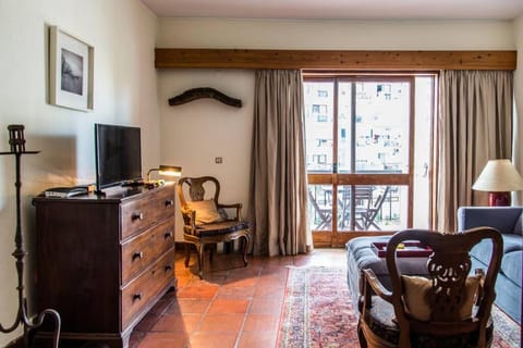 Traditional and Charming Flat - 15min to the sea Apartment in Estoril