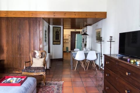 Traditional and Charming Flat - 15min to the sea Apartment in Estoril