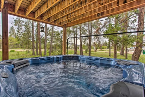 Sprawling Fraser Cabin with Private Hot Tub and Deck! House in Fraser